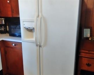 Side by side refrigerator