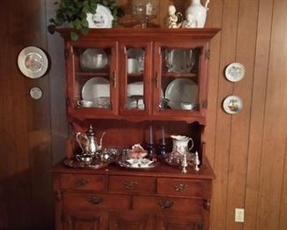 Wood 6 door china hutch