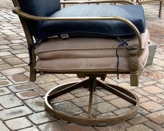 7pc Hampton Bay Outdoor Patio Set Table w/ 6 chairs	Table: 29x42x65in	HxWxD
