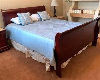 Queen Cherrywood Sleigh Bed	43x62x90in.	HxWxD
