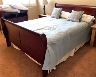 Queen Cherrywood Sleigh Bed	43x62x90in.	HxWxD
