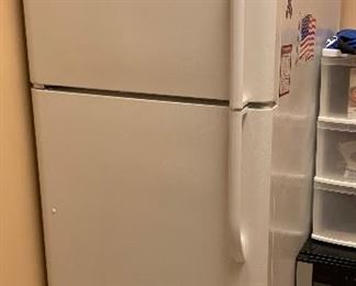 Frigidaire Refrigerator Fridge FFTR2126LW4	68.5x30.5x36.5in	HxWxD
