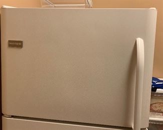 Frigidaire Refrigerator Fridge FFTR2126LW4	68.5x30.5x36.5in	HxWxD
