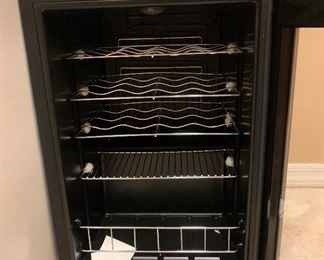 WineEnthusiast Wine Chiller 268682001	24.5x17x19	HxWxD
