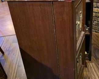 Asian Fold-Out Bar	40x33x17in	HxWxD
