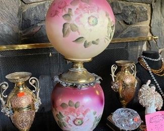 Vintage Gone With The Wind Parlor Globe Hurricane lamp Electrified		
