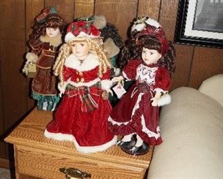 dolls, end table