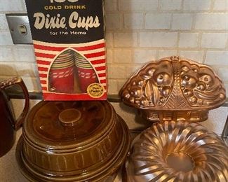127) Dixie Cups Original Box $8