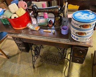 278) Vintage SEWING MACHINE LOT. Singer Sewing Machine, With Thread, Tins of? ALL $40