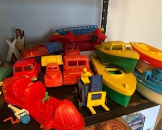 34) Plastic Boats, Trucks,  maybe 12$
