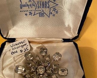 204) Hollywood Stars Starburst Pin and Box $15
