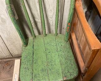 383) Vintage Green Chair $10