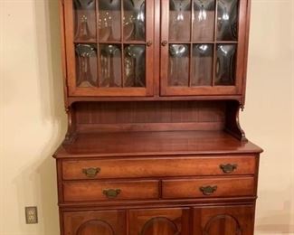 005 Pennsylvania House Beveled Glass Hutch