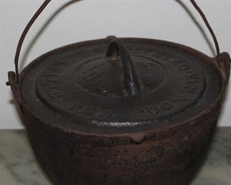 L.H. Rogan & Co. Knoxville, Tennessee #6 Cast Iron Dutch Oven