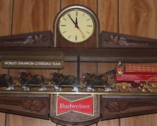 Vintage BUDWEISER World Champion Clydesdale Team Double Sided Lighted Beer Sign with Clock. (35”W x 20”H x 7”D). Perfect for your pool table!
