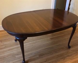 Dining table w/2 large leaves