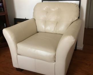 Cream leather chair in super condition. 