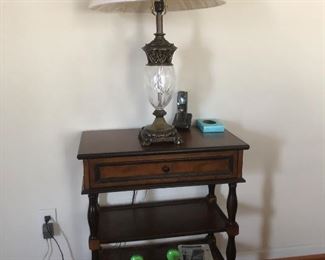 Side table and crystal & bronze lamp. 