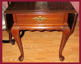 Ethan Allen End Table, One of a Matching Pair, also Has the Matching Coffee Table 