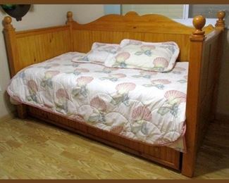 Very Nice Trundle Day Bed  