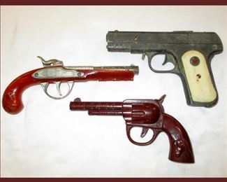 Vintage Toy Guns including a Hubley Derringer 