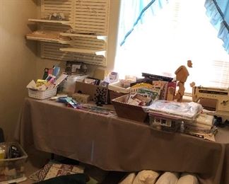 Crafts; Anna Griffin, Diamondpress, Flutterby, Gemini, Sara Davies, Plaids, Totally Tiffany, Wilson and more... Singer Stylist Sewing Machine