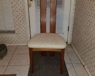 chair view 1 - there are 6 chairs