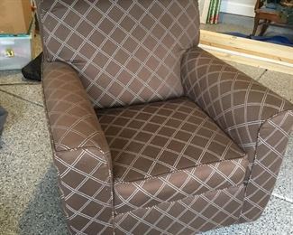Upholstered swivel chair 