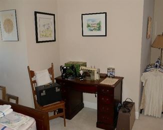 Vintage Sewing Machine inc. FEATHERWEIGHT