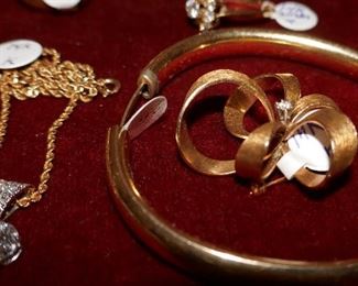 1 ct diamond drop, gold bangle and brooch