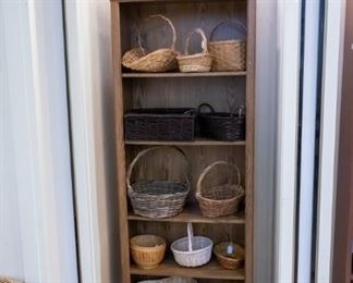 LOVE this colorful painting above the baskets!