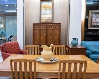 Dining Table/6 chairs and leaf