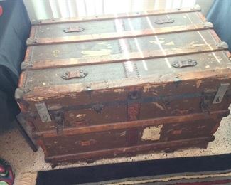 Vintage US Marine Corps Trunk. 