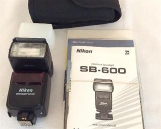 Nikon Speedlight SB-600.