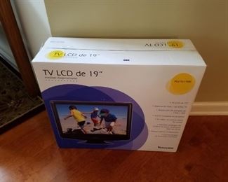 NIB 19" tv $50