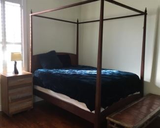 Queen size bed four poster handcrafted by Artisans 