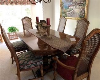 Hibriten Dining Room Table and Chairs
