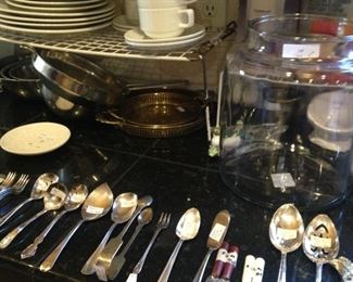 Miscellaneous serving pieces