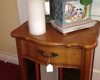 One-drawer nightstand