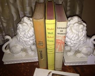 More lion bookends