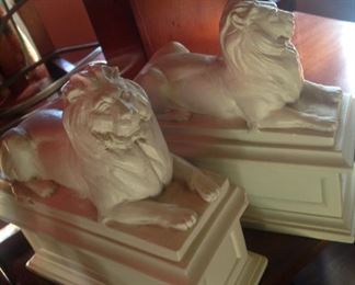 Lion bookends