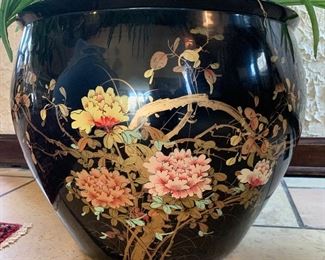 Detail of the chinoserie pot
