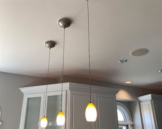 Set of 3 pendant lamps. They will be removed after the sale.
