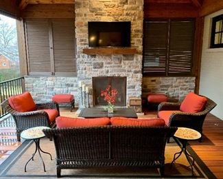 Lovely outdoor seating...like new!