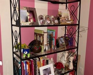 Books, shelving 