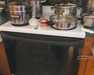 GE stove. Stainless cookware.