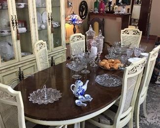 Thomasville Dining table with 6 chairs 