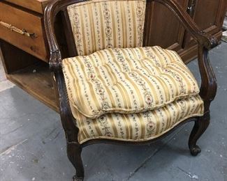 accent chair 
