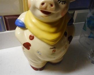 Shawnee Smiley Pig Cookie Jar. Eyes Closed