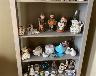 Shelf of Knicky Novely Knacks